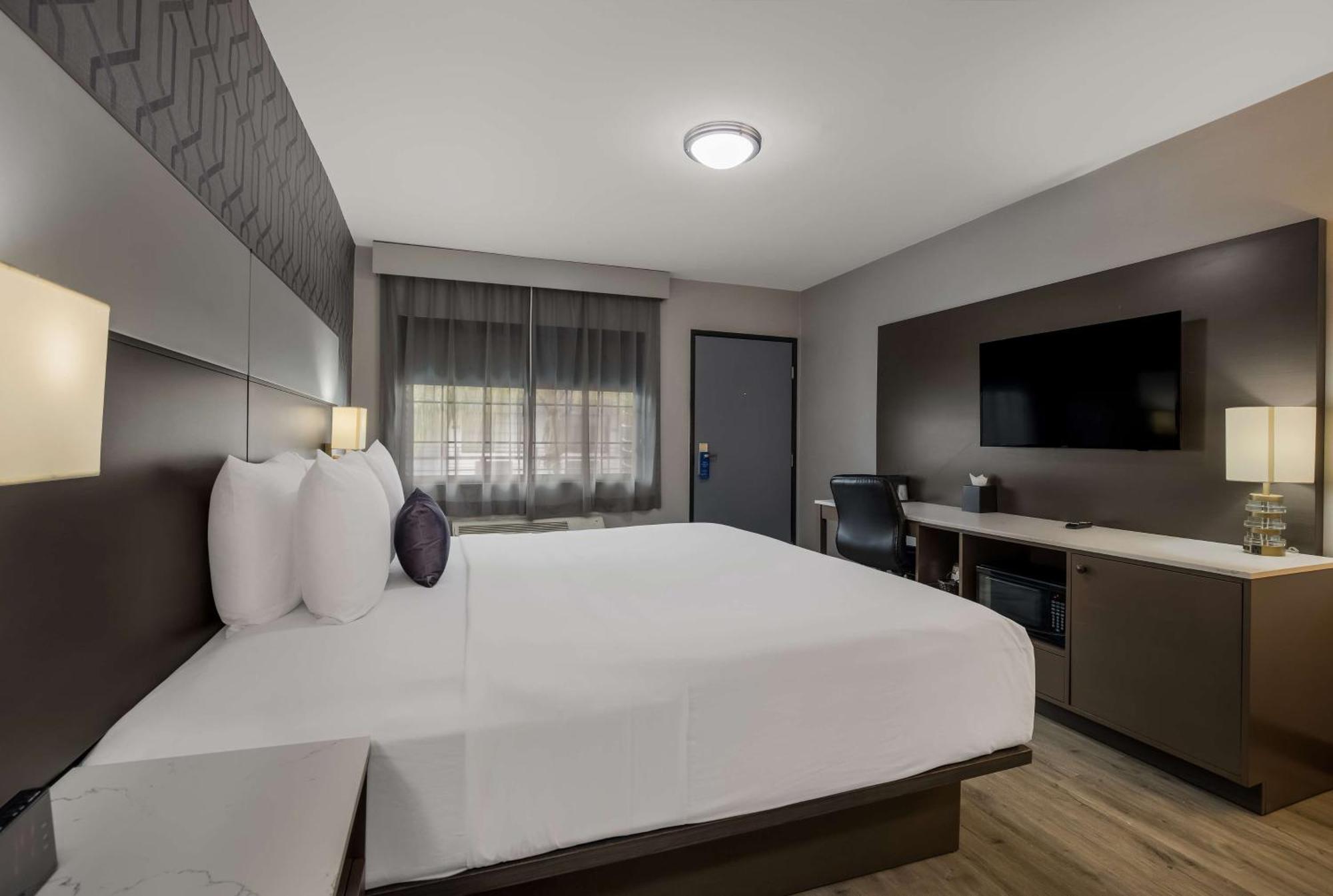 Sunset West Hotel, Surestay Collection By Western